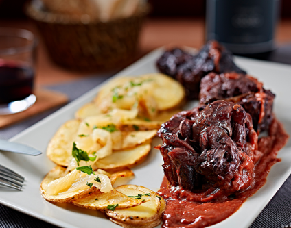 Mo: Schweine-Nackenbraten mit Kartoffelgratin 